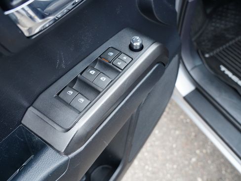 Used 2018 Toyota Tacoma TRD Off-Road image 16