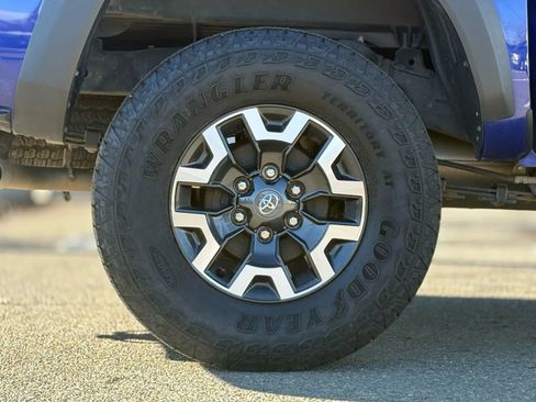 Used 2022 Toyota Tacoma TRD Off-Road w/ Technology Package image 30