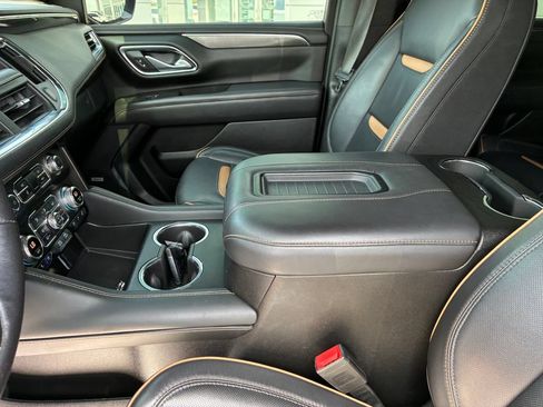 Used 2023 GMC Yukon XL AT4 w/ Technology Package AWD/4WD image 18