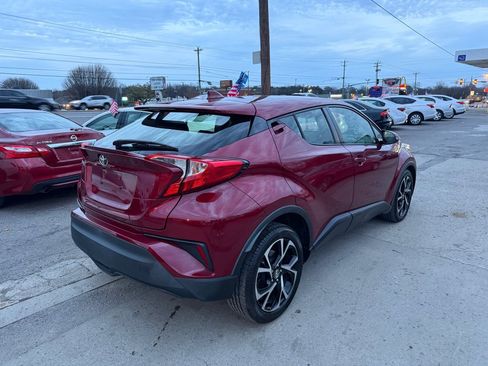 Used 2019 Toyota C-HR XLE FWD image 5
