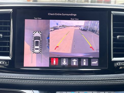Used 2022 Chrysler Pacifica Limited FWD image 18