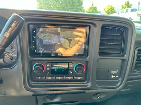 Used 2005 Chevrolet Silverado 2500 LS w/ Heavy-Duty Power Package AWD/4WD image 18