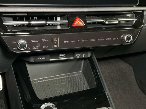 New 2026 Kia Niro SX Touring FWD image 22