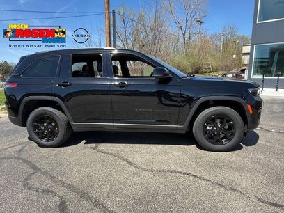Used 2025 Jeep Grand Cherokee Altitude