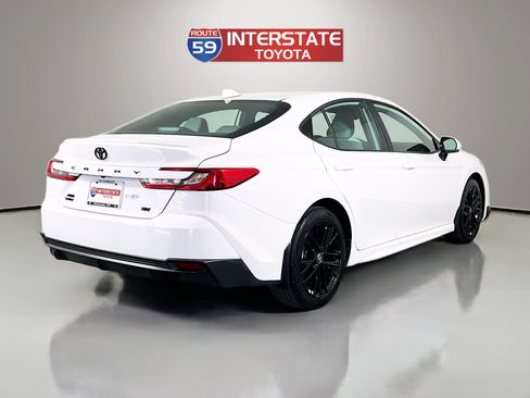 Used 2025 Toyota Camry SE w/ Convenience Package image 7