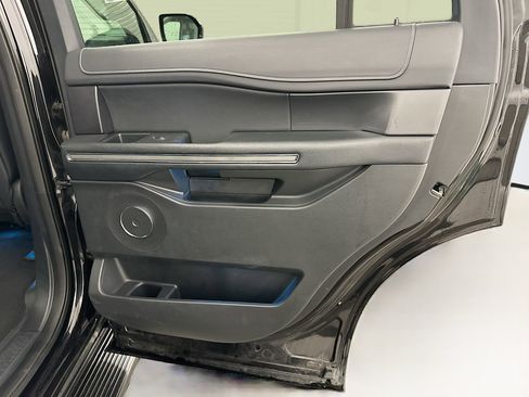 Used 2024 Ford Expedition XLT image 33