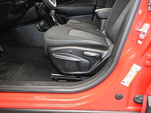 Used 2023 Jeep Renegade Latitude AWD/4WD image 21