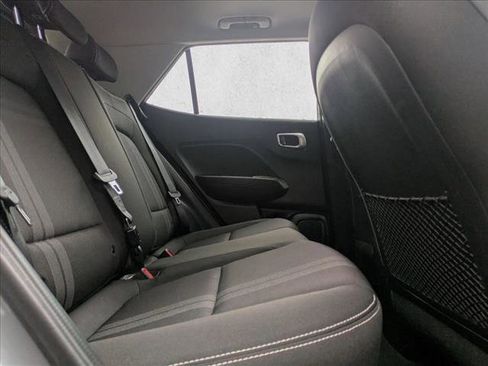 Used 2022 Hyundai Venue SEL image 19