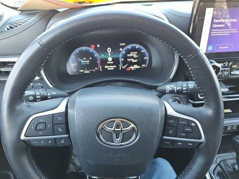 Used 2023 Toyota Highlander Platinum image 21