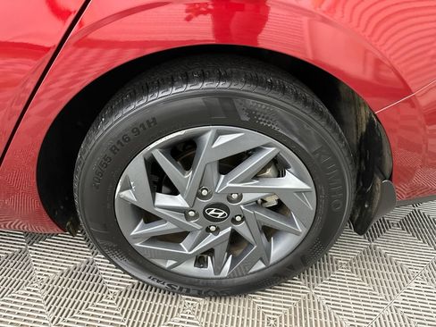 Used 2024 Hyundai Elantra SEL FWD image 18