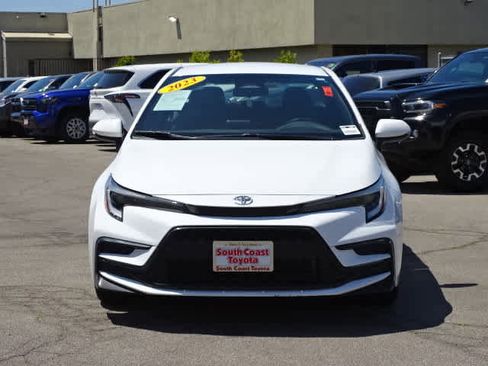 Used 2023 Toyota Corolla SE FWD image 3