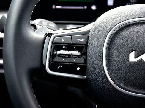 Certified 2025 Kia Sorento EX w/ EX Panoramic Sunroof Package image 24