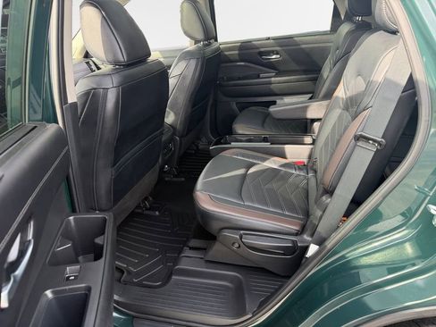 Used 2023 Nissan Pathfinder Platinum image 24