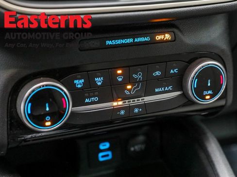 Used 2022 Ford Escape SE image 20