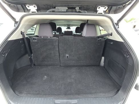 Used 2023 Toyota Highlander LE FWD image 14