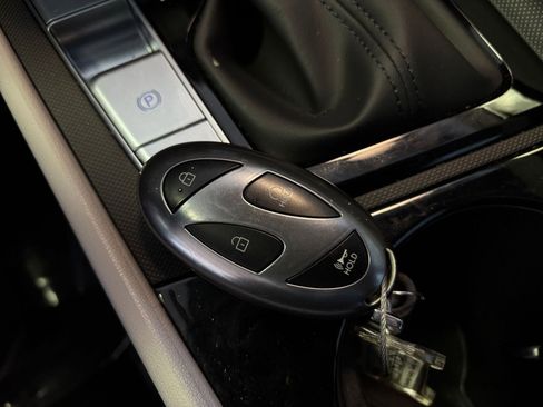 Used 2025 Hyundai Elantra Limited image 23