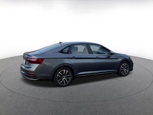 Used 2025 Volkswagen Jetta SE image 14