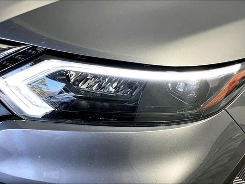 Used 2021 Nissan Rogue Sport SL w/ Premium Package image 27