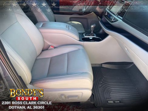 Used 2019 Toyota Highlander FWD V6 image 18