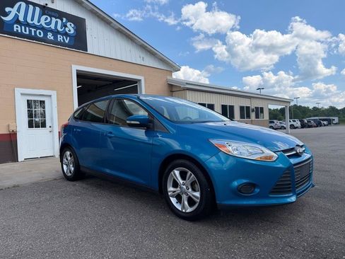 Used 2013 Ford Focus SE w/ SE Winter Pkg FWD image 3