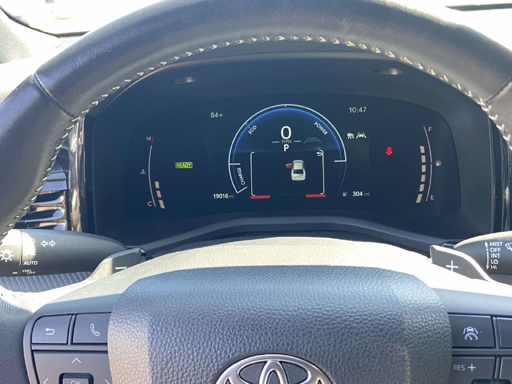Used 2025 Toyota Camry SE w/ Convenience Package FWD image 37
