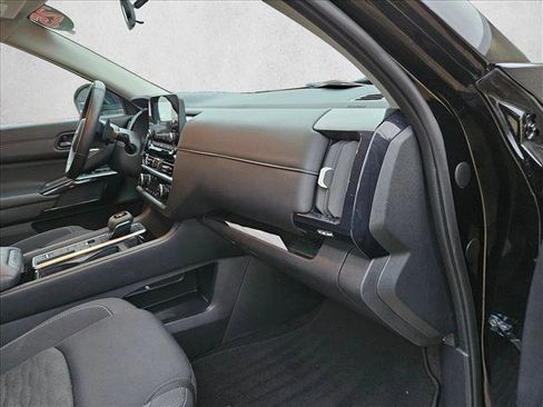 Used 2025 Nissan Pathfinder SV image 20