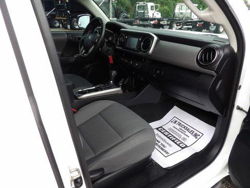 Used 2016 Toyota Tacoma SR5 w/ SR5 Appearance Package (SN) AWD/4WD image 35
