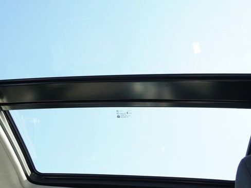 Used 2024 Chevrolet Malibu LT image 15