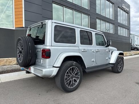 Used 2023 Jeep Wrangler Unlimited Sahara AWD/4WD image 3