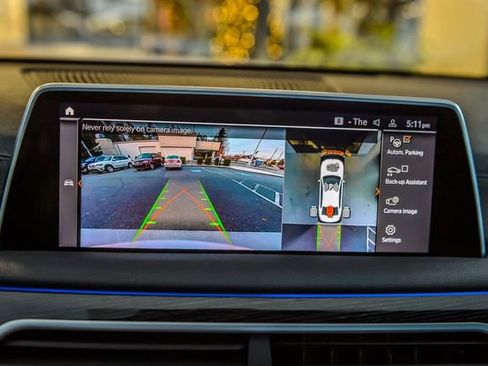 Used 2020 BMW 740i w/ M Sport Package image 25