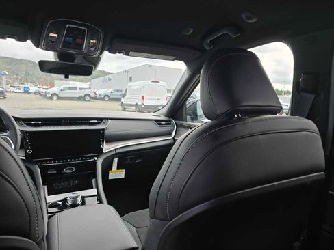 New 2026 Jeep Grand Cherokee Altitude image 14