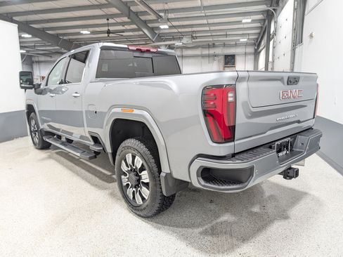 Used 2025 GMC Sierra 3500 Denali w/ Denali Reserve Package image 5