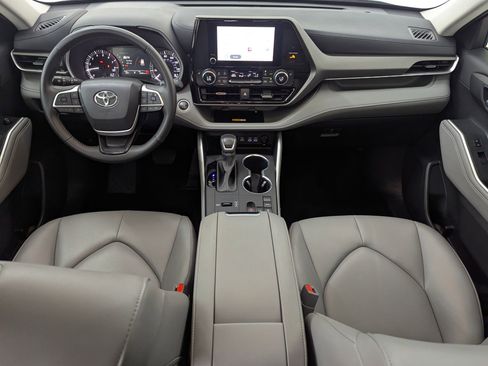 Used 2024 Toyota Highlander XLE image 15