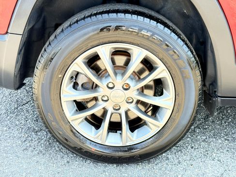 Used 2019 Jeep Cherokee Latitude Plus w/ Comfort/Convenience Group image 88