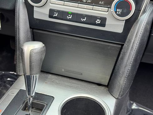 Used 2013 Toyota Camry SE FWD image 13