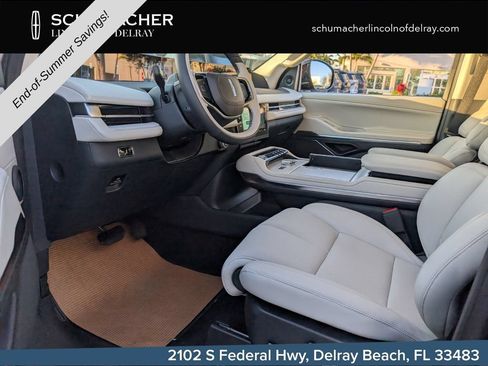 New 2026 Lincoln Navigator Premiere AWD/4WD image 12