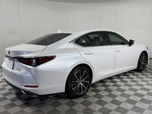 Used 2024 Lexus ES 350 w/ Premium Package FWD image 4