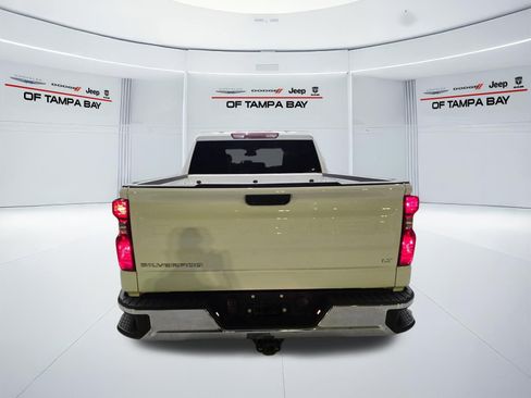 Used 2023 Chevrolet Silverado 1500 LT AWD/4WD image 5
