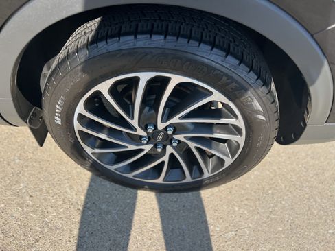 Used 2019 Lincoln Nautilus Reserve FWD image 9