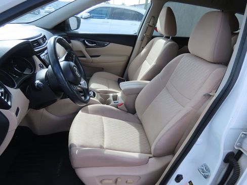 Used 2018 Nissan Rogue SV w/ Premium Package image 6