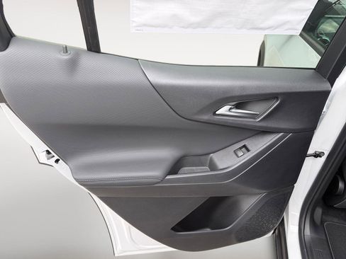 New 2026 Chevrolet Equinox LT image 18