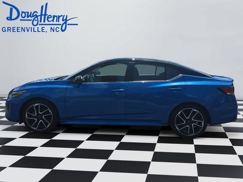 Used 2024 Nissan Sentra SR FWD image 2