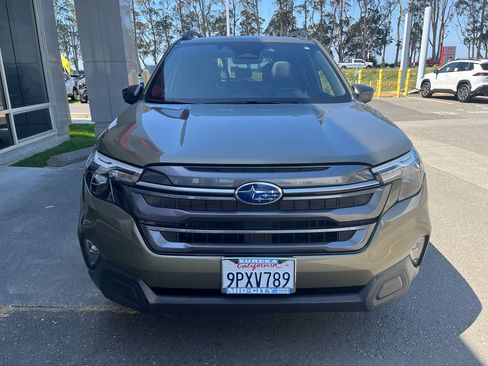 Used 2025 Subaru Forester Premium w/ Convenience Package #1 AWD/4WD image 17