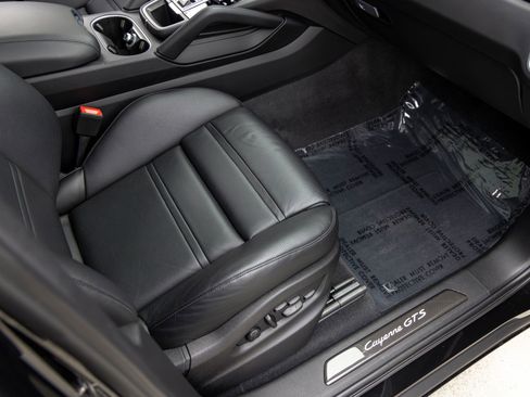 Certified 2023 Porsche Cayenne GTS AWD/4WD image 53