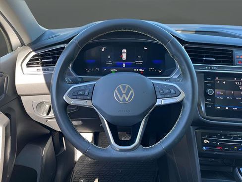 Certified 2023 Volkswagen Tiguan SE w/ Panoramic Sunroof Package FWD image 15