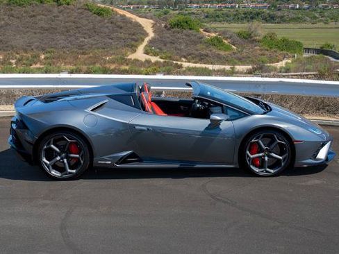 Used 2020 Lamborghini Huracan EVO RWD image 20