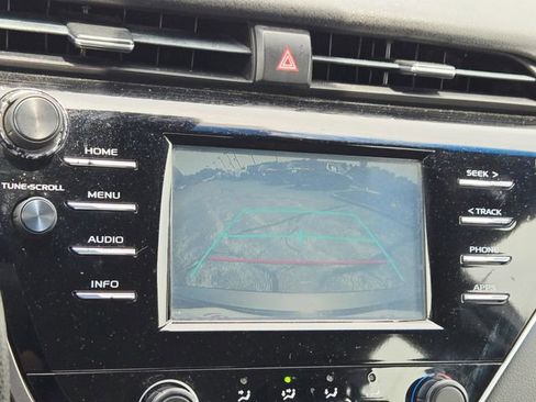 Used 2018 Toyota Camry LE FWD image 25