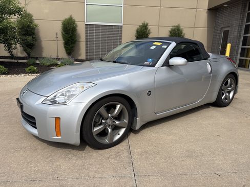 Used 2008 Nissan 350Z Touring RWD image 5