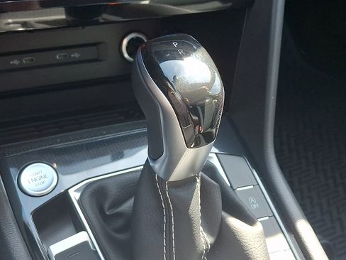 New 2026 Volkswagen Taos SEL AWD/4WD image 8