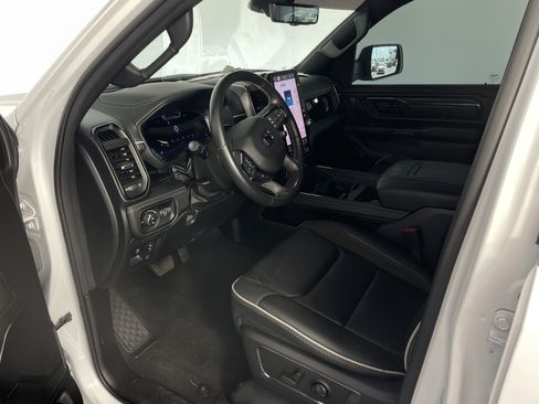 Used 2025 RAM 1500 Limited AWD/4WD image 10
